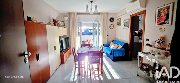 Appartamento con 7 locali in vendita in Via Alessandria, Folignano