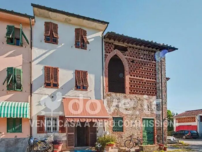 Casa con 5 locali in vendita in Via Sillori C, Lucca