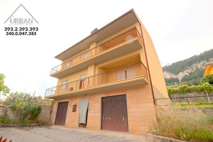 Appartamento con 6 locali in vendita in Via Colle Rosso, Pizzoli