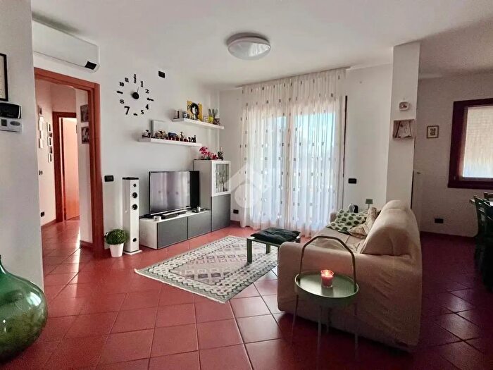Appartamento quadrilocale in affitto in Piazza Bellona, Montebelluna