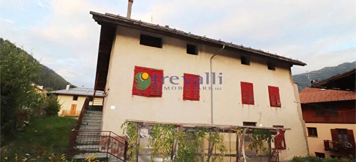 Casa con 14 locali in vendita in Terzolas