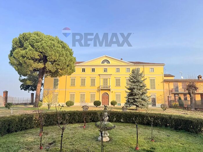 Casa con 20 locali in vendita in Castel San Giovanni