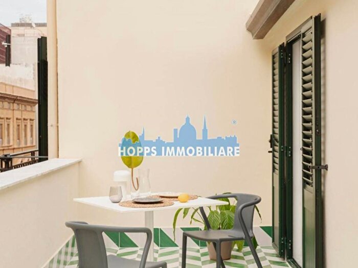 Appartamento trilocale in affitto in Via Ruggiero Settimo, Politeama Ruggiero Settimo, Palermo