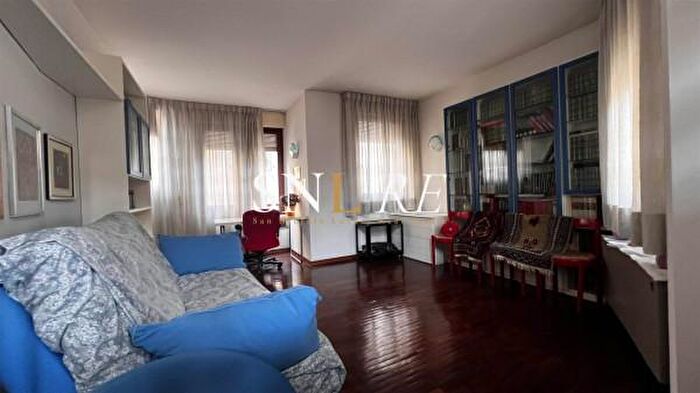 Appartamento con 6 locali in vendita in Via della Pergola, Firenze