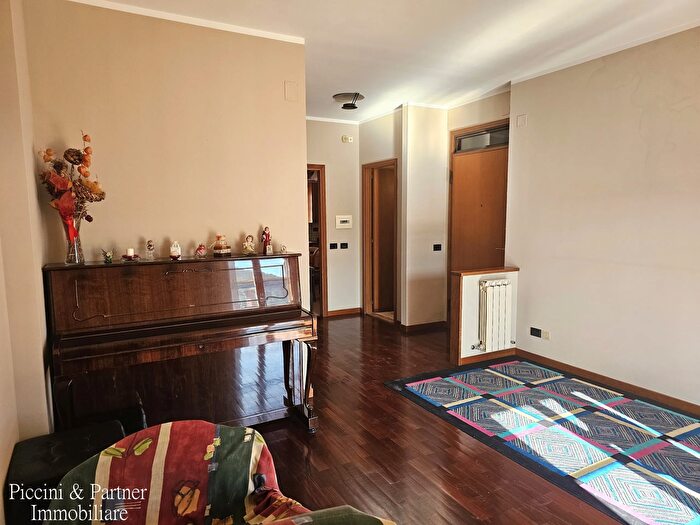 Appartamento con 6 locali in vendita in Via Ardigò, Perugia