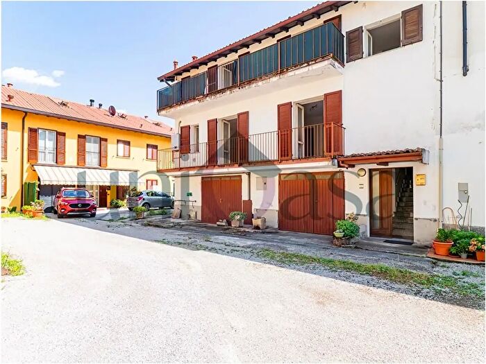 Appartamento trilocale in vendita in Via Isabella Riva, Molteno