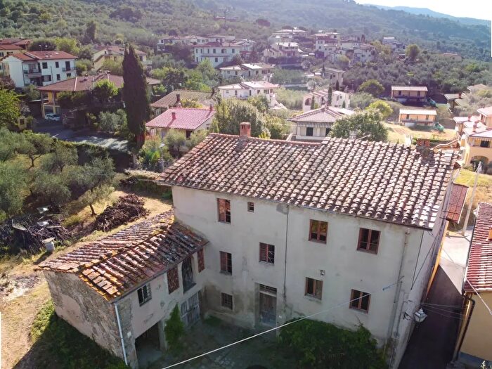 Casa con 15 locali in vendita in Castelfranco Piandiscò