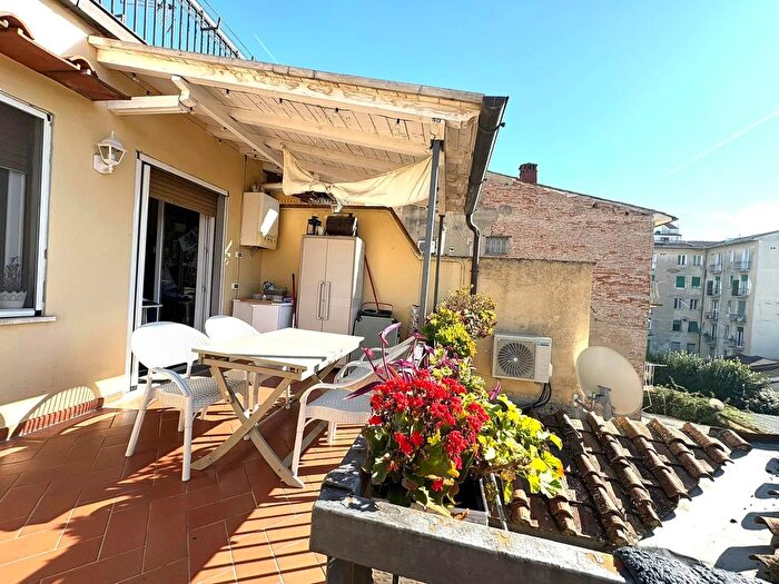 Appartamento con 5 locali in vendita in Firenze