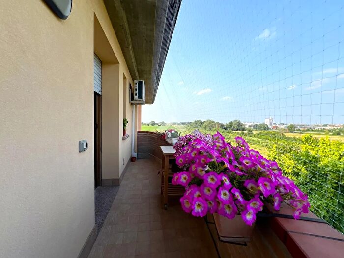 Appartamento trilocale in vendita in Via Sabbioni, Mirandola