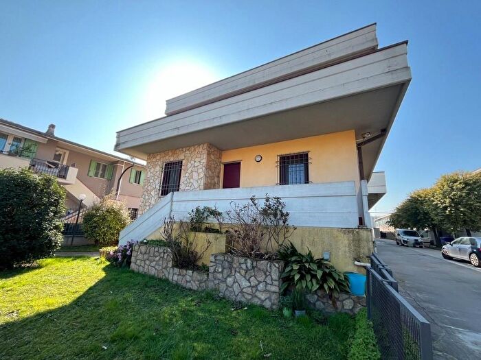 Casa con 5 locali in vendita in Flero