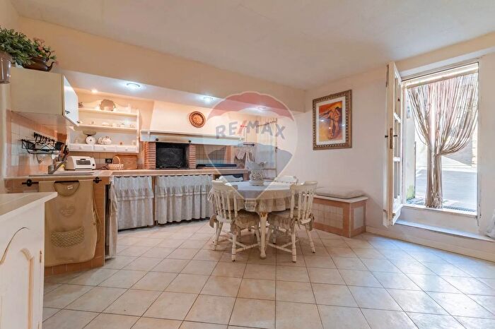 Appartamento bilocale in vendita in Via del Fiore, Ischia Di Castro