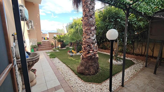 Casa con 9 locali in vendita in Marano Principato