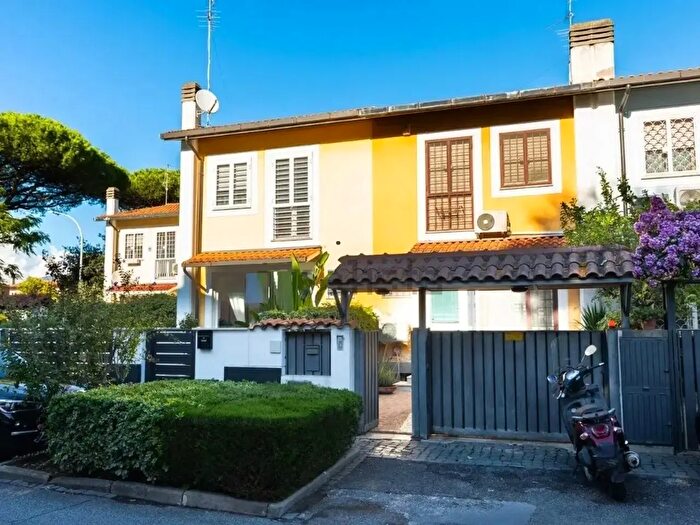 Casa quadrilocale in vendita in Via Anassarco, Roma