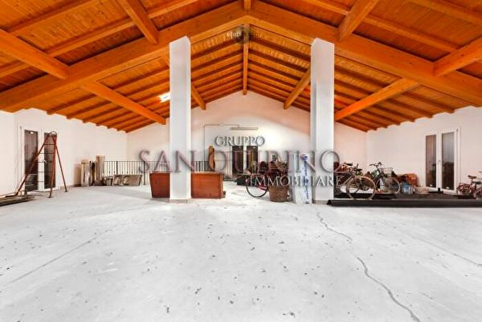 Casa con 6 locali in vendita in Via SantAntonio, Novi Di Modena