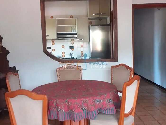 Appartamento con 5 locali in vendita in Via Romana, Massa