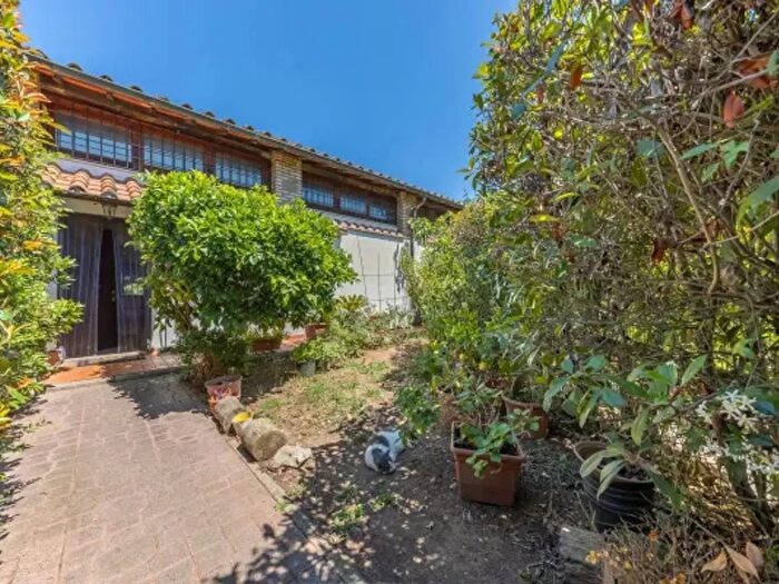 Casa quadrilocale in vendita in Via Calopezzati, Roma
