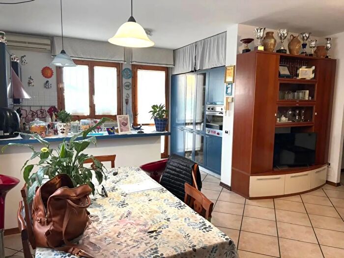 Appartamento quadrilocale in vendita in Via Elettrica, Viareggio