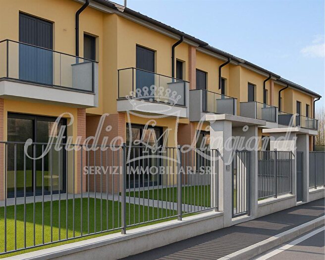 Casa quadrilocale in vendita in Via delle Robinie, Montanaso Lombardo