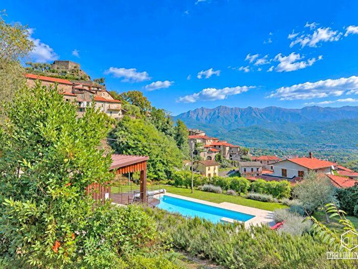 Casa con 9 locali in vendita in Via Franceschino Malaspina, Mulazzo