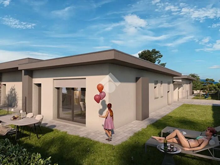 Casa quadrilocale in vendita in Via I Maggio, Ciserano