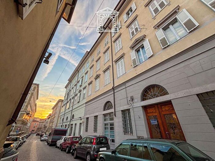 Appartamento bilocale in affitto in via dell'università, Città Vecchia, Trieste
