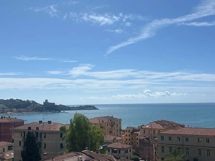 Appartamento con 5 locali in affitto in Lerici