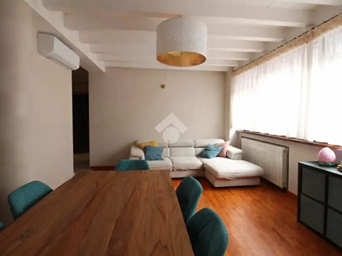 Appartamento trilocale in vendita in Via Battista Mottini, Romano Di Lombardia