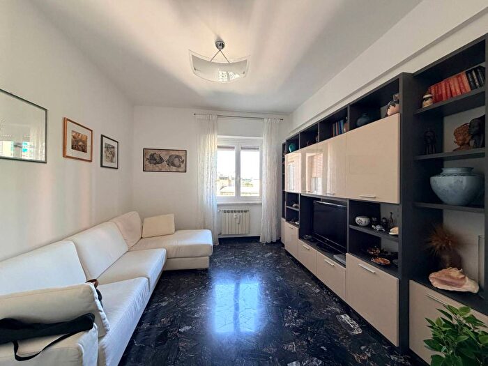 Appartamento trilocale in vendita in Via Stefanina Moro, Quezzi, Genova