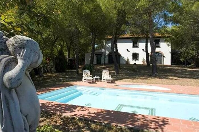 Casa con 11 locali in vendita in Rosignano Marittimo