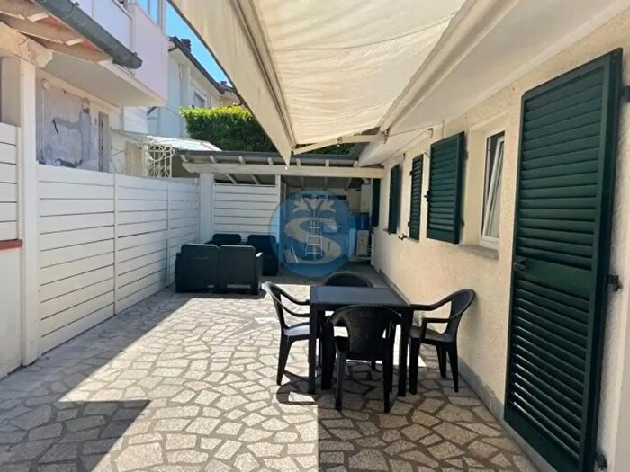 Appartamento con 5 locali in affitto in Pietrasanta