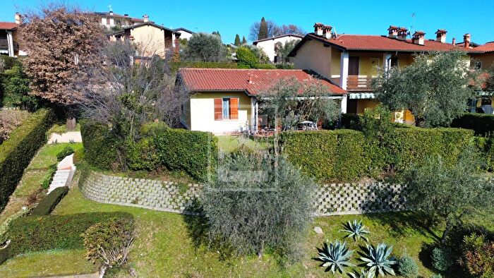 Casa con 6 locali in vendita in Via Castellana, Soiano Del Lago