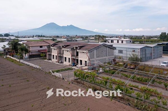 Casa trilocale in vendita in Via Orta Corcia, Angri