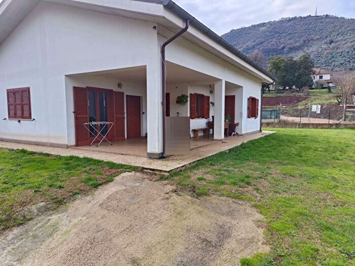 Appartamento quadrilocale in vendita in Via Carpinetana Ovest, Segni