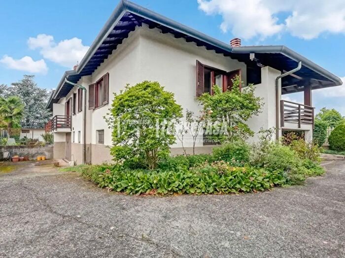 Casa quadrilocale in vendita in Via Torquato Tasso B, Fagnano Olona