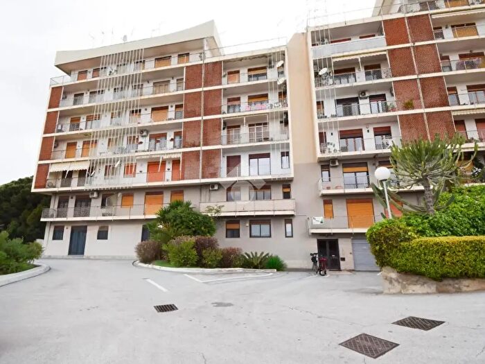 Appartamento quadrilocale in vendita in Viale dei Tigli, Messina