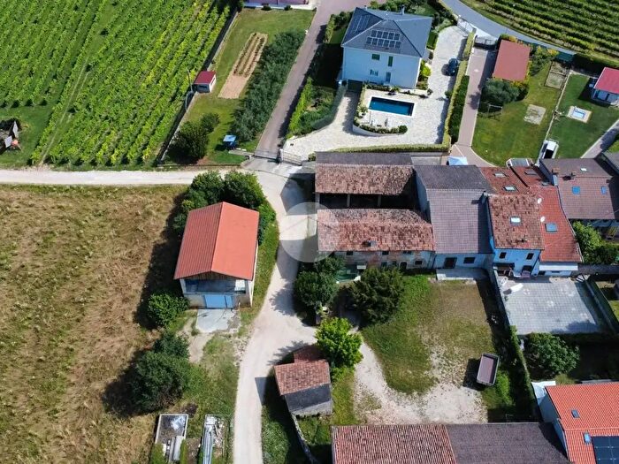 Casa con 5 locali in vendita in Via Montecurto di Sopra, Lavagno