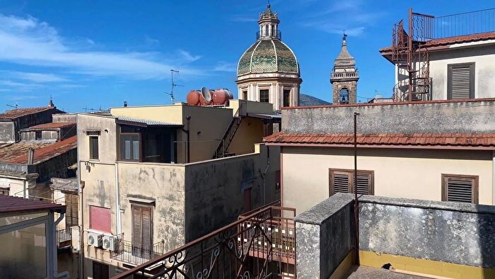 Appartamento con 8 locali in vendita in Piazza Duomo Carini Palermo, Carini