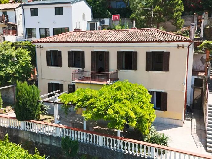 Casa con 9 locali in vendita in Trieste