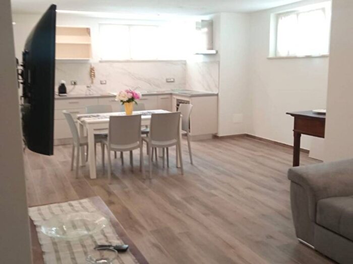 Appartamento trilocale in affitto in Piazza Giacomo Puccini, Città Giardino, Viareggio