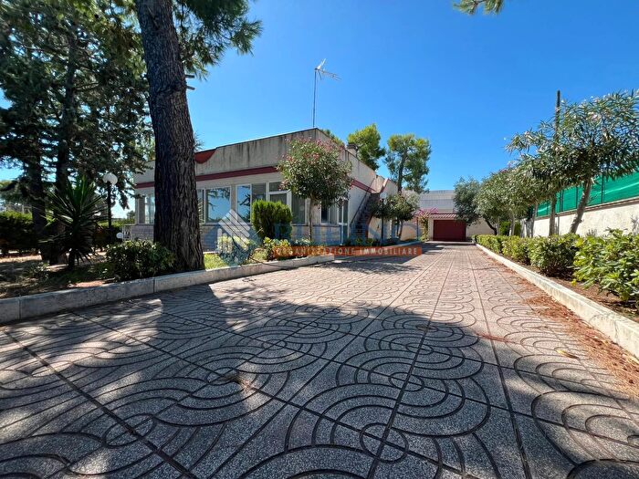 Casa quadrilocale in vendita in Trani