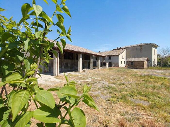 Casa bilocale in vendita in Strada Castel Bidoia, Voghera