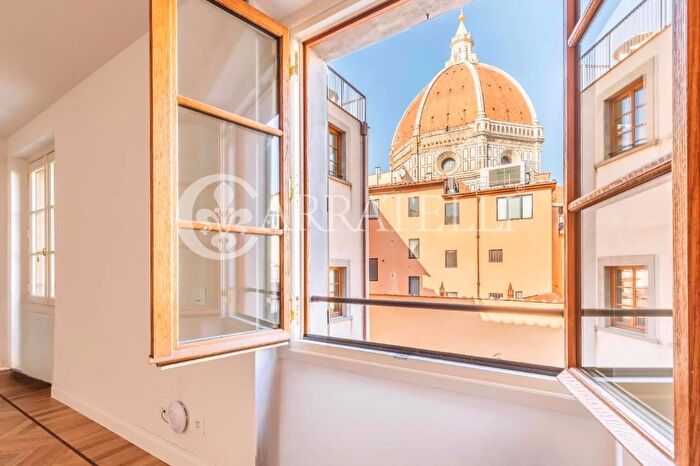 Appartamento con 5 locali in vendita in Piazza Duomo, Firenze