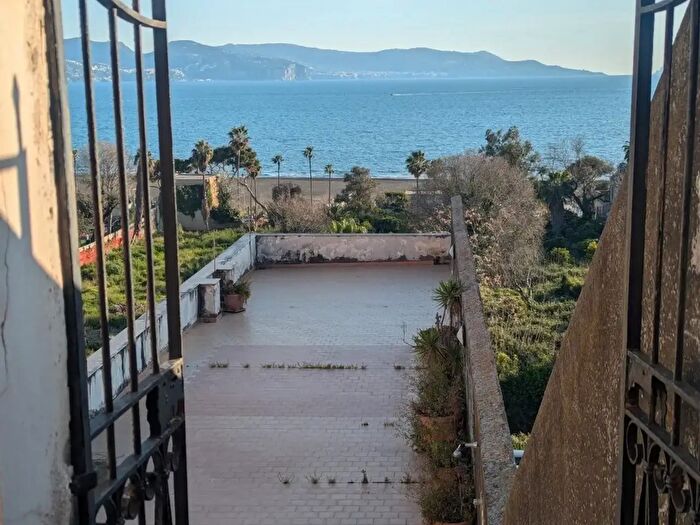 Appartamento con 8 locali in vendita in Corso Umberto I, Torre Annunziata