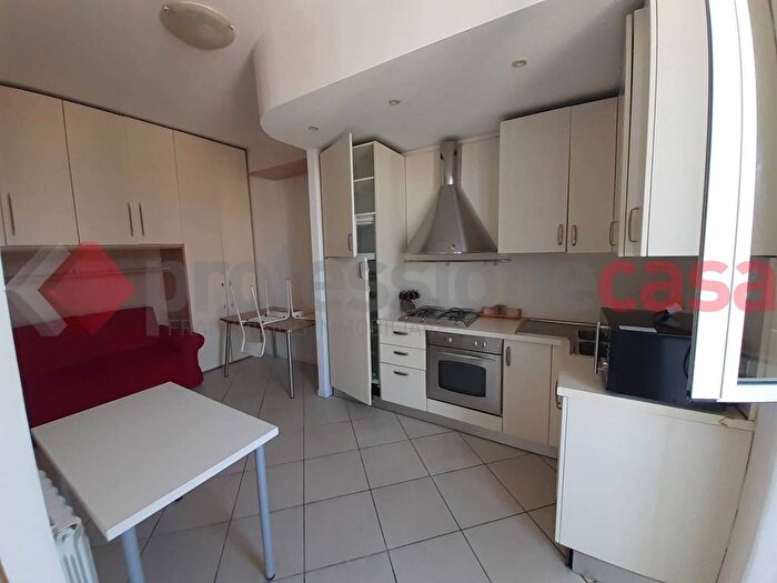 Appartamento monolocale in affitto in Via Giuseppe Guerzoni, Dergano, Milano