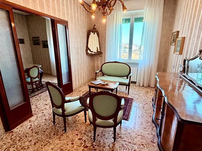 Appartamento quadrilocale in vendita in Piacenza