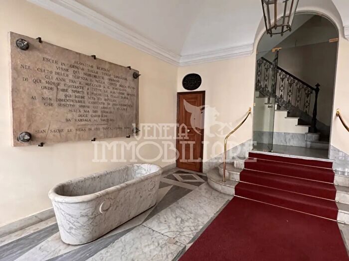 Appartamento bilocale in vendita in Via Cairoli, Genova