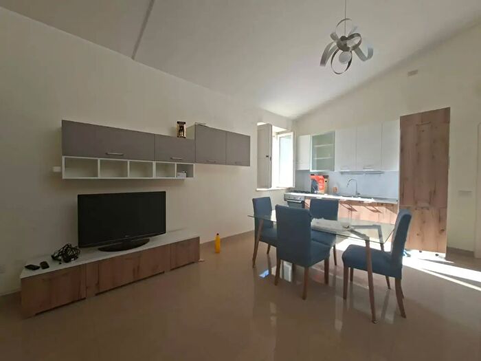 Appartamento trilocale in vendita in Via San Carlo, Caserta