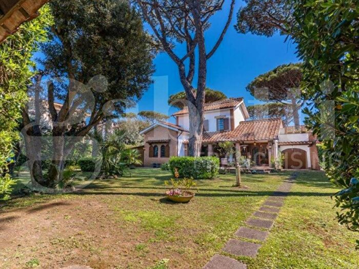 Casa con 6 locali in affitto in Via Giulianova, Fregene, Fiumicino