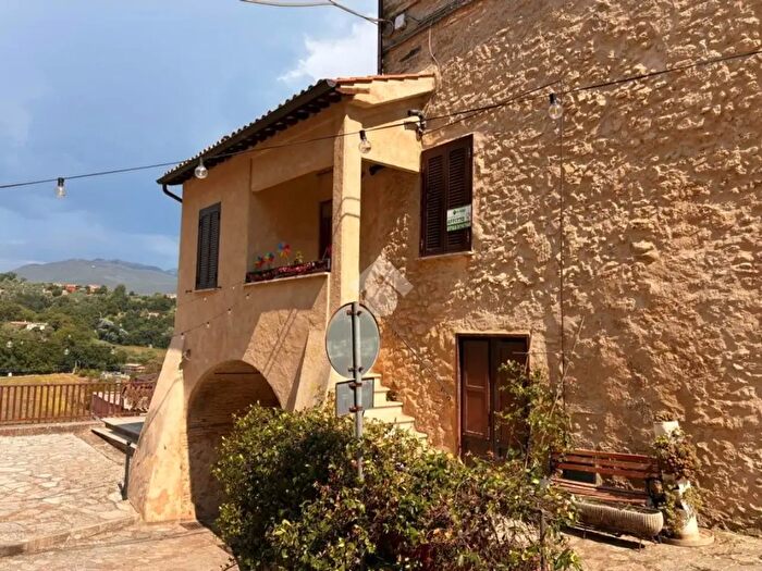 Appartamento trilocale in affitto in Piazza Garibaldi, Selci