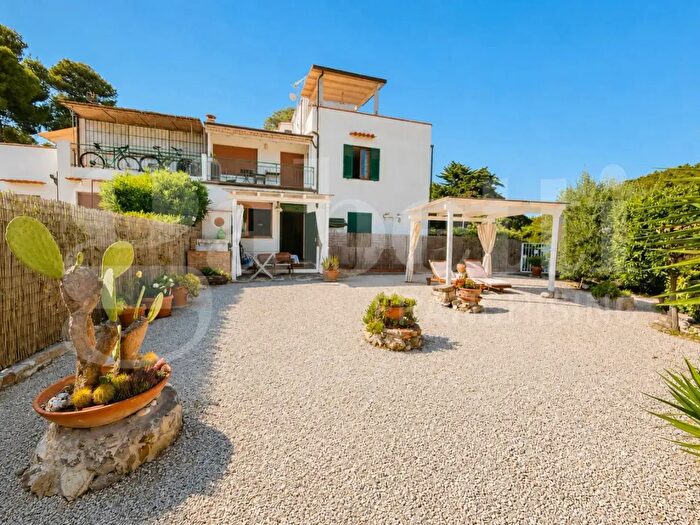 Appartamento trilocale in vendita in Capoliveri